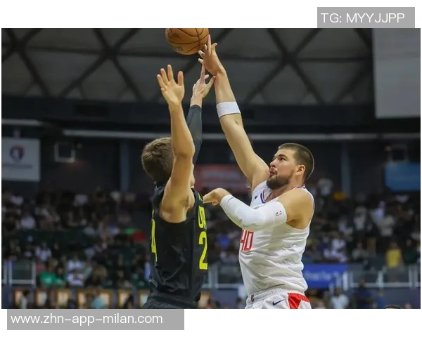 小卡强调季前赛与训练相似强调防守体系的重要性与持续打磨